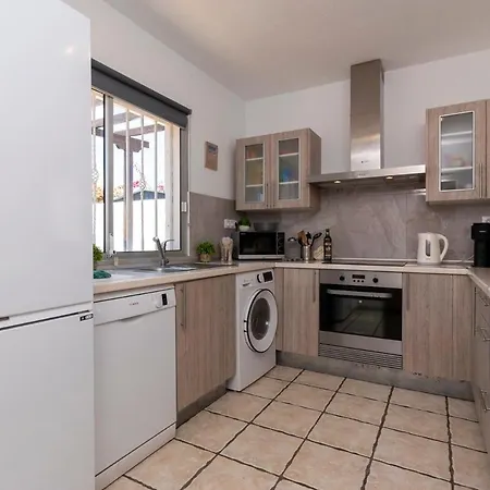 빌라 Beautiful And Spacious 4 Bedroom *