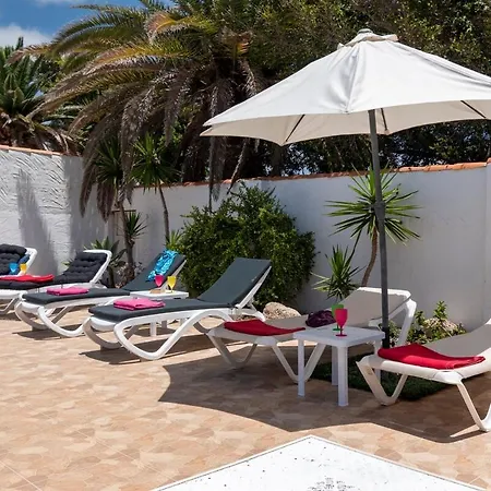 Beautiful And Spacious 4 Bedroom Vila *