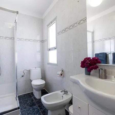 Beautiful And Spacious 4 Bedroom Vila Callao Salvaje