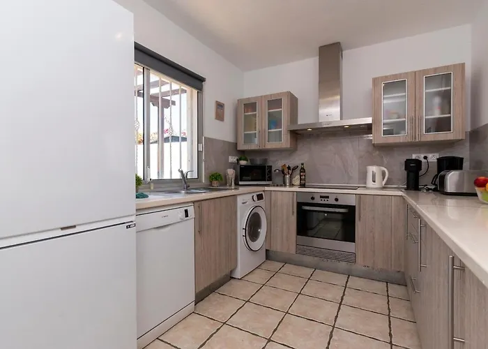 Villa Beautiful And Spacious 4 Bedroom *