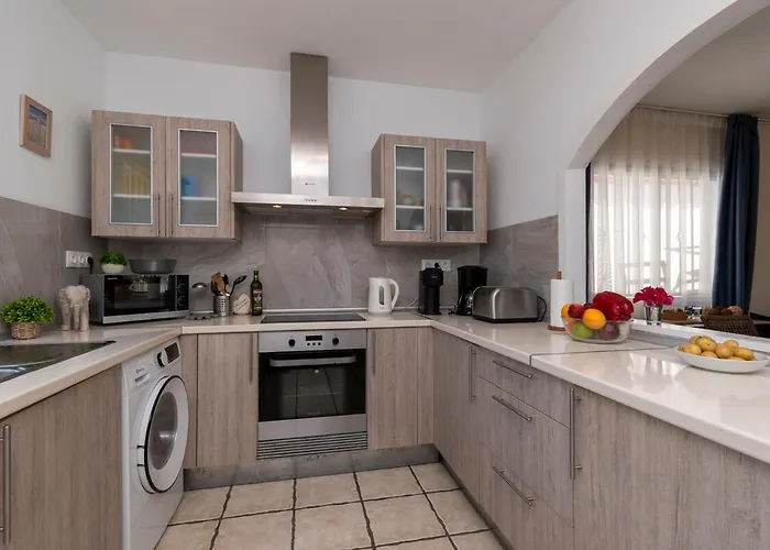 וילה Beautiful And Spacious 4 Bedroom