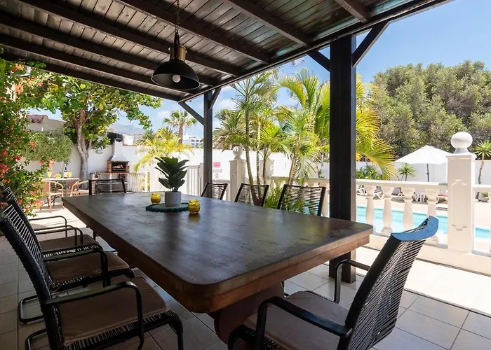 Beautiful And Spacious 4 Bedroom קיאו סלבאחה