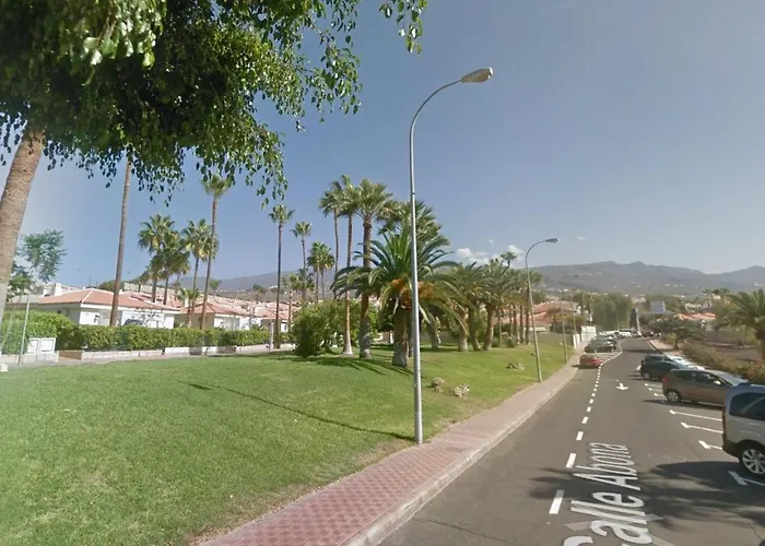 Beautiful And Spacious 4 Bedroom וילה